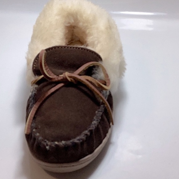 Minnetonka Women’s Alpine Sheepskin Moc Chocolate Size 7 - Picture 3 of 6